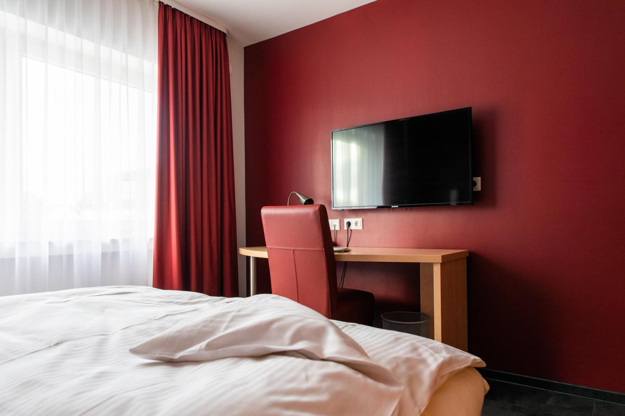Mein Schlosshotel Хойзенщам Екстериор снимка