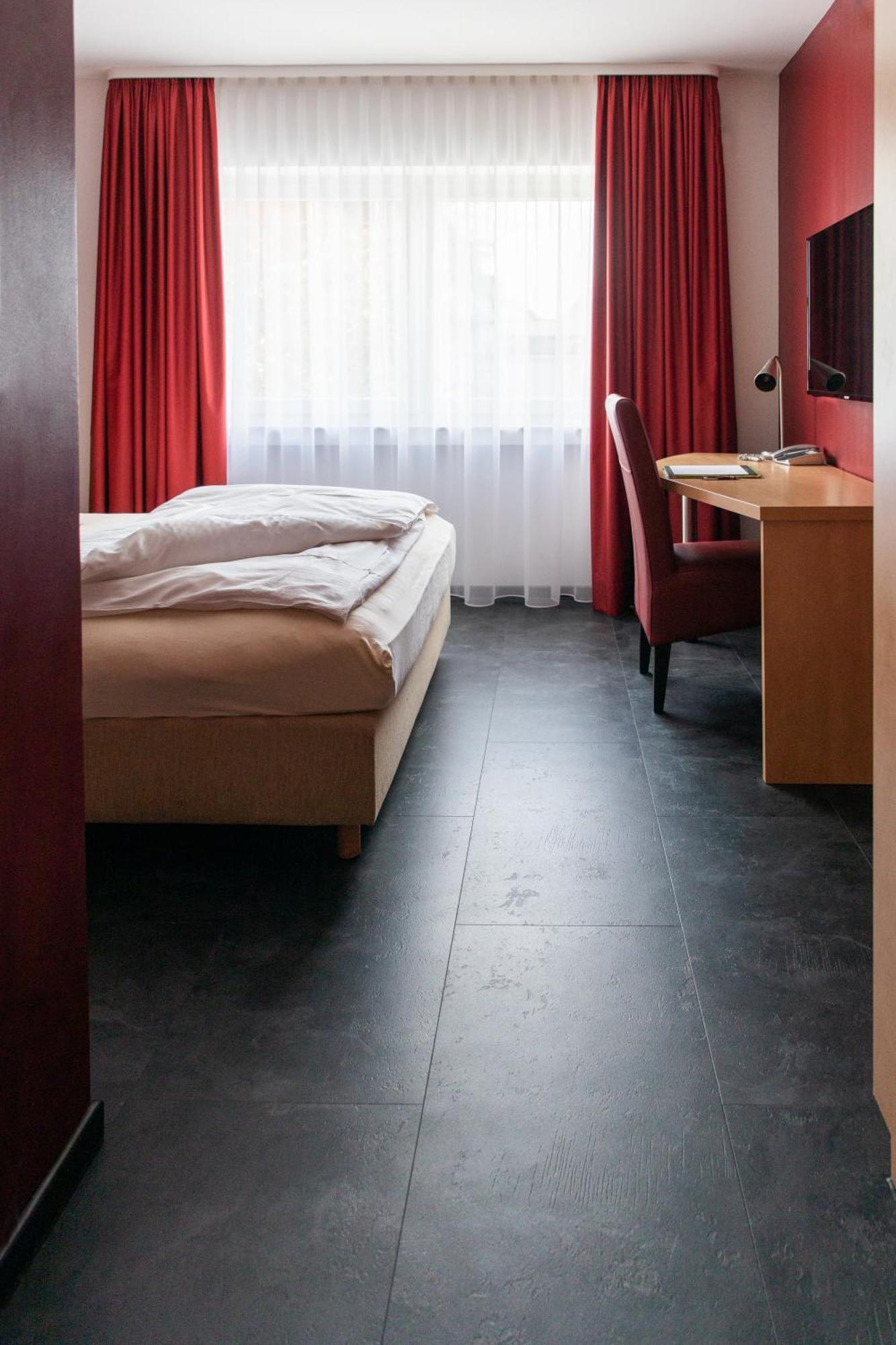 Mein Schlosshotel Хойзенщам Екстериор снимка