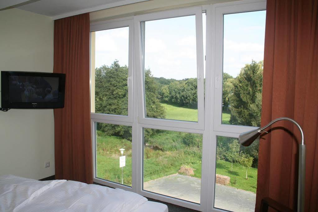 Mein Schlosshotel Хойзенщам Екстериор снимка
